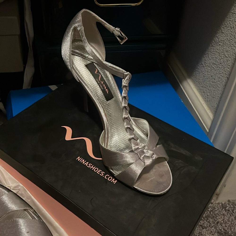 Royal silver special occasion shoe, like new, worn once.
